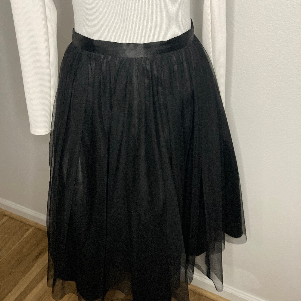 Black toll skirt